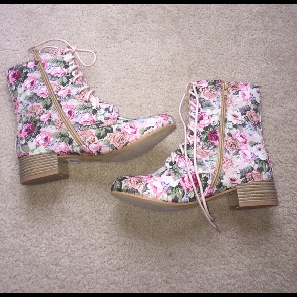 🌼Spring Floral Boots 🌼 - Picture 2 of 4