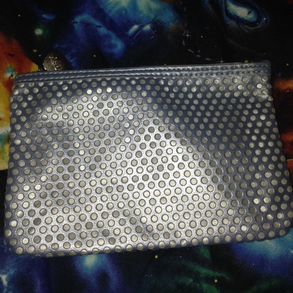 Silver ipsy bag - Picture 1 of 4
