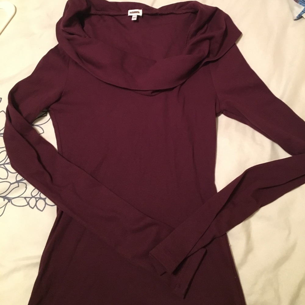 Burgundy scoop neck light weight long sleeve