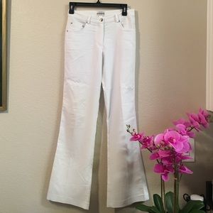 Stretchable pans for women