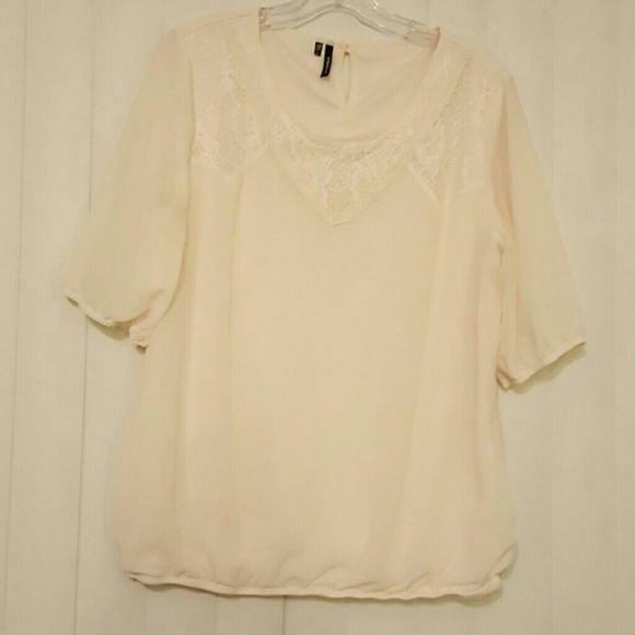 Flowey Ivory Top - Picture 1 of 4