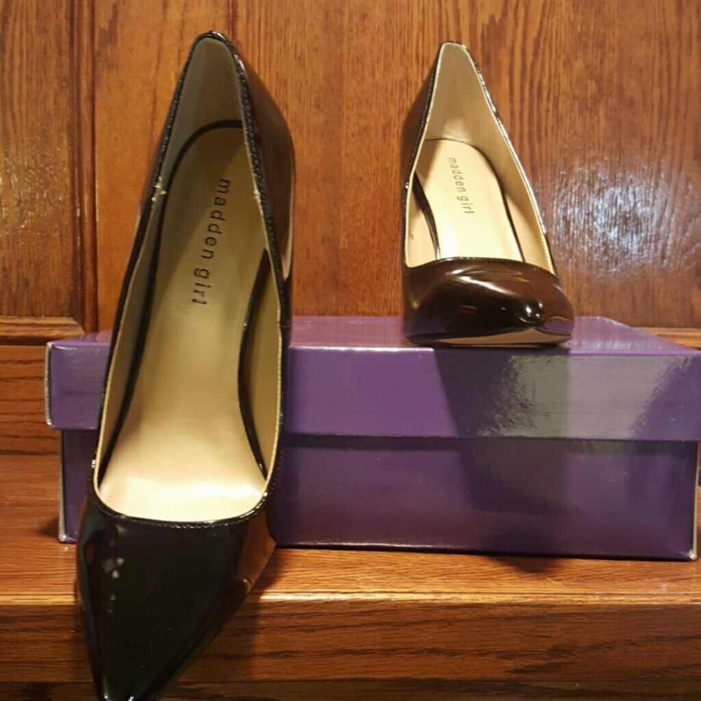 Black pumps
