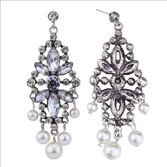 New Beautiful Dangle Statement Earrings - Picture 2 of 3