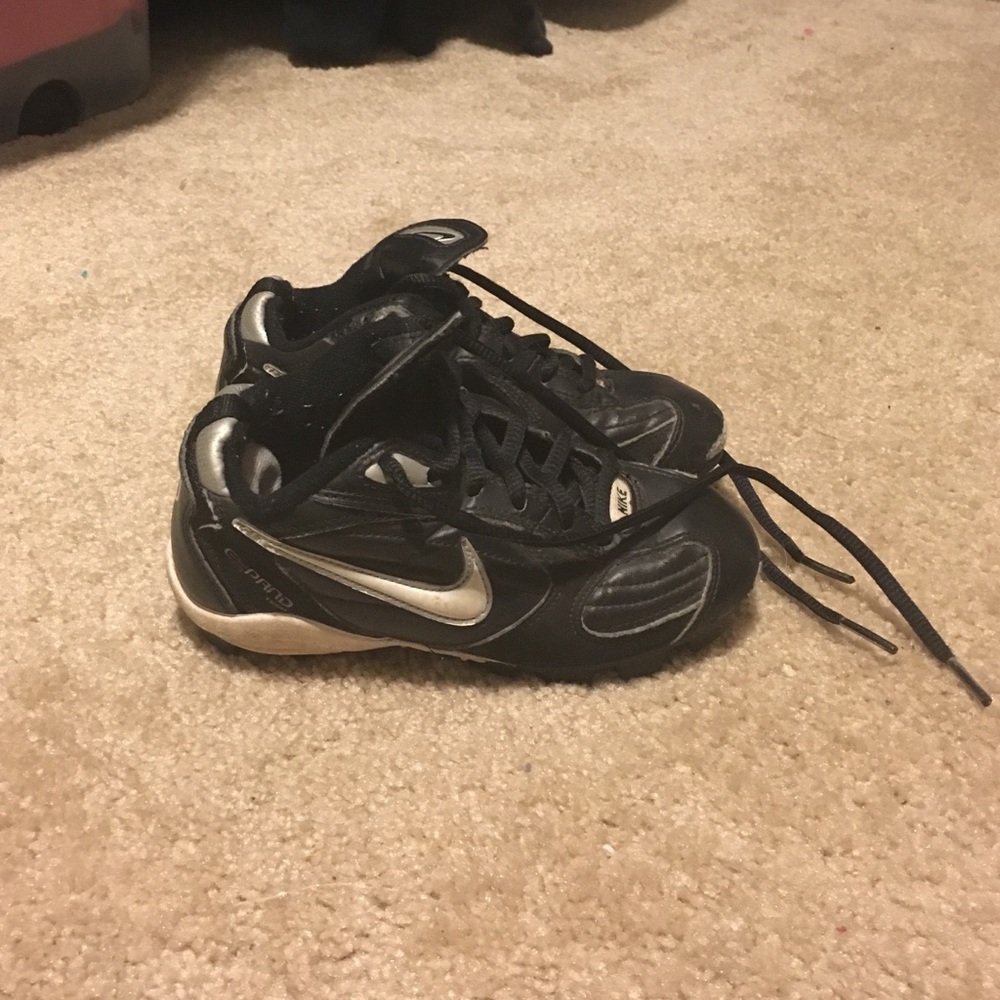 Baseball cleats