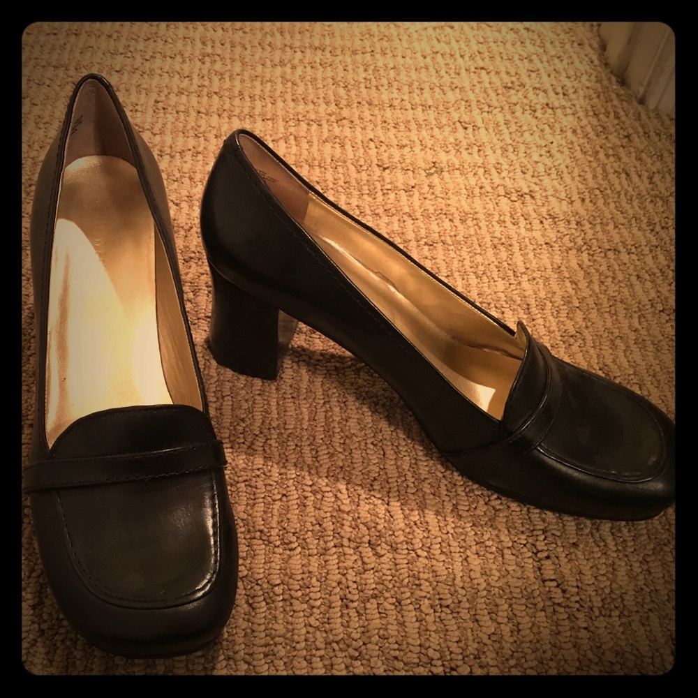 Nine West size 8 leather shoes.  Worn once!