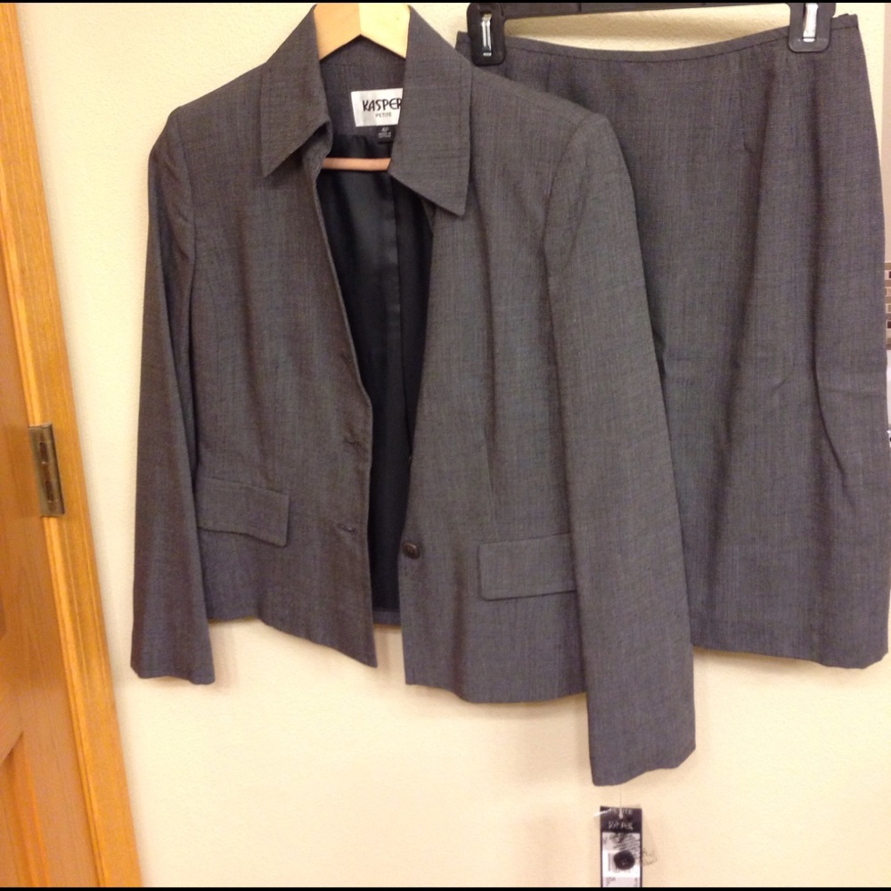 Kasper Women Suit