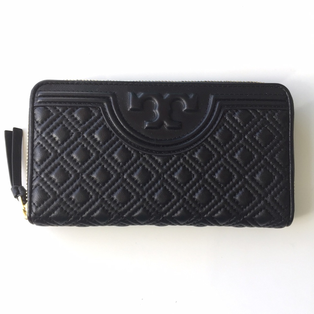 Tory Burch Fleming Zip Wallet in Black