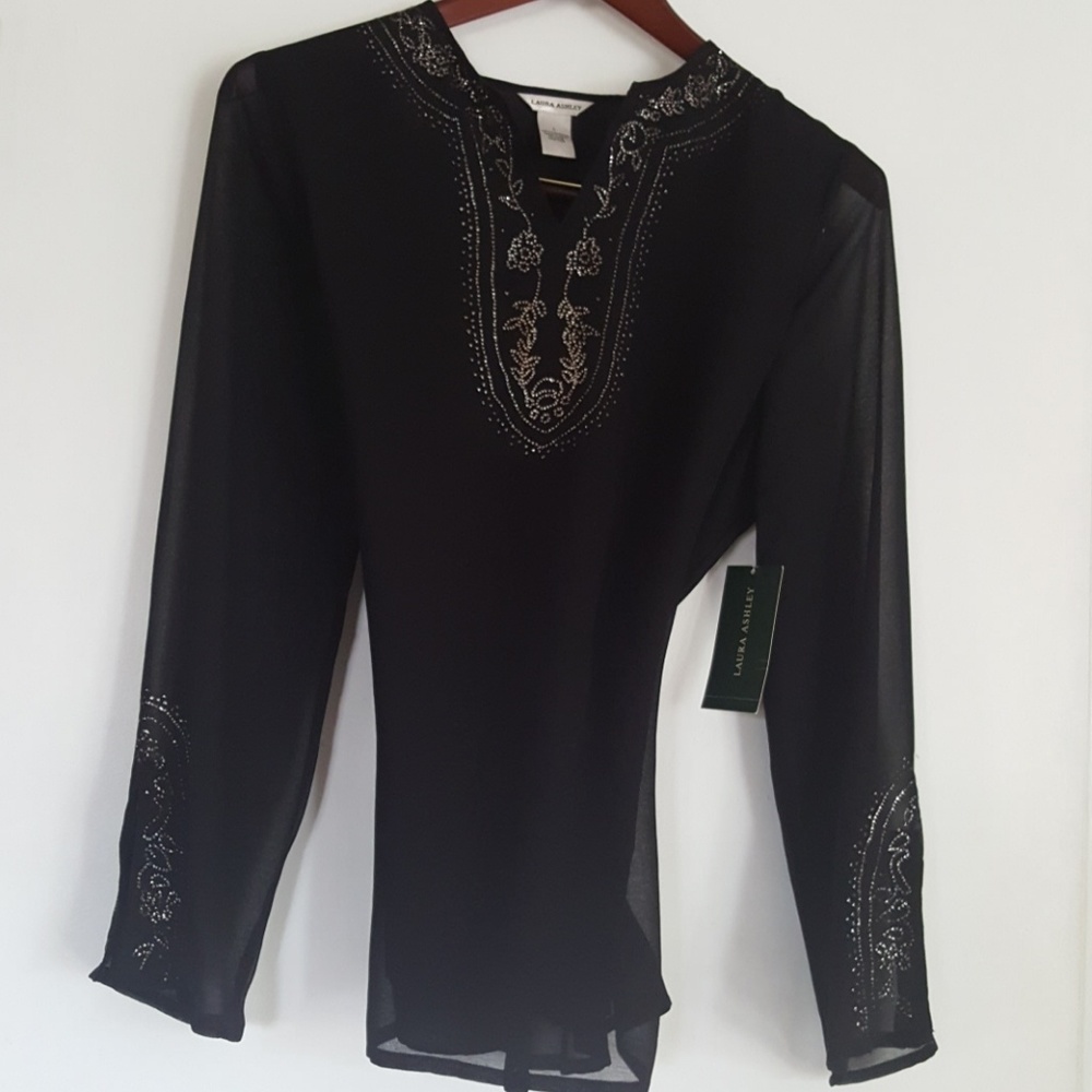 🎉🎈🎉🏅10/5 HP! HOLIDAYS!Laura Ashley Black Top