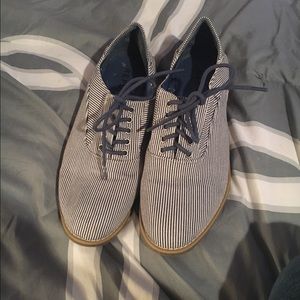 Size 8 white and blue striped shoes