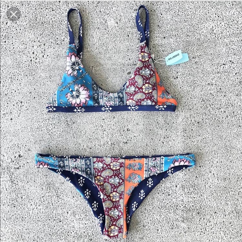 NWT Adorable Cupshe bikini set!!!!