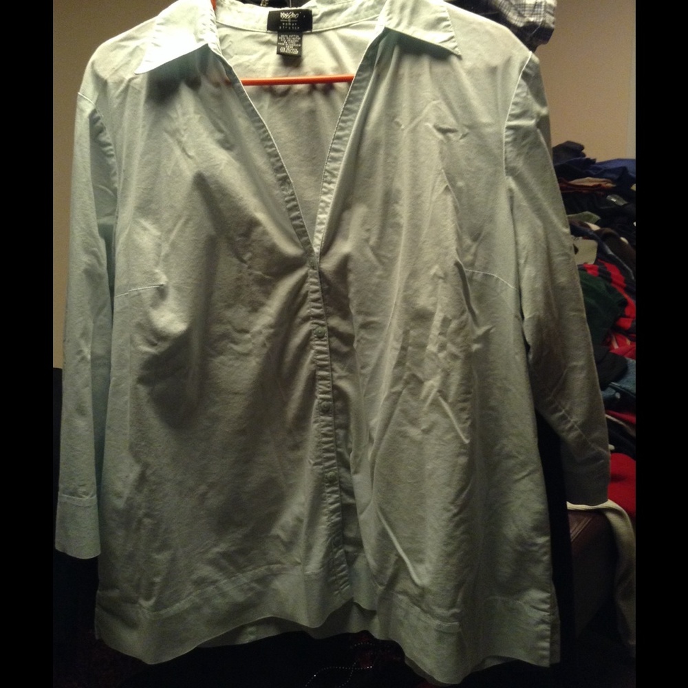 🔴Red Dot Special🔴💚👚💙Button up blouse💚👚💙