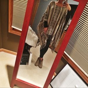 NWOT Thirty-one Boutique poncho