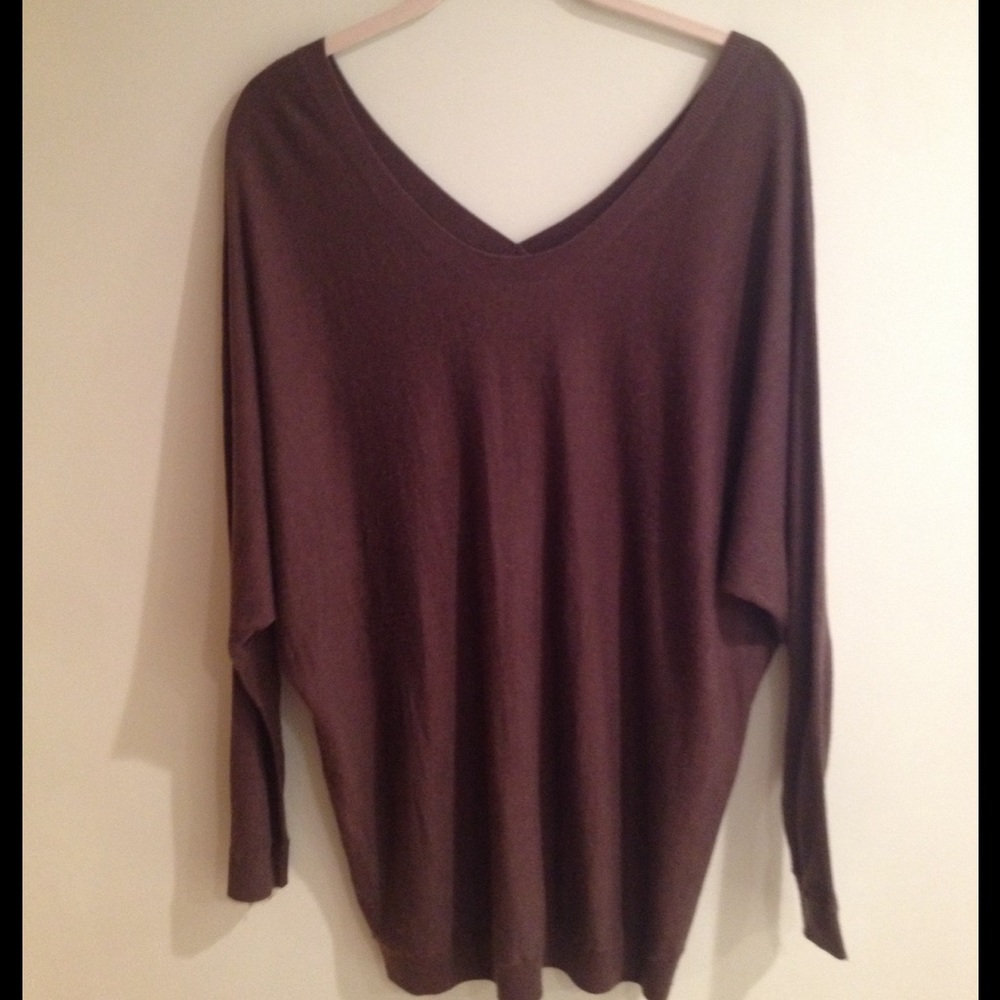 Vince scoop front and back v-neck line