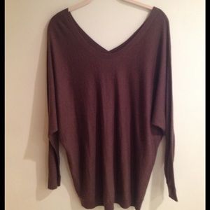 Vince scoop front and back v-neck line