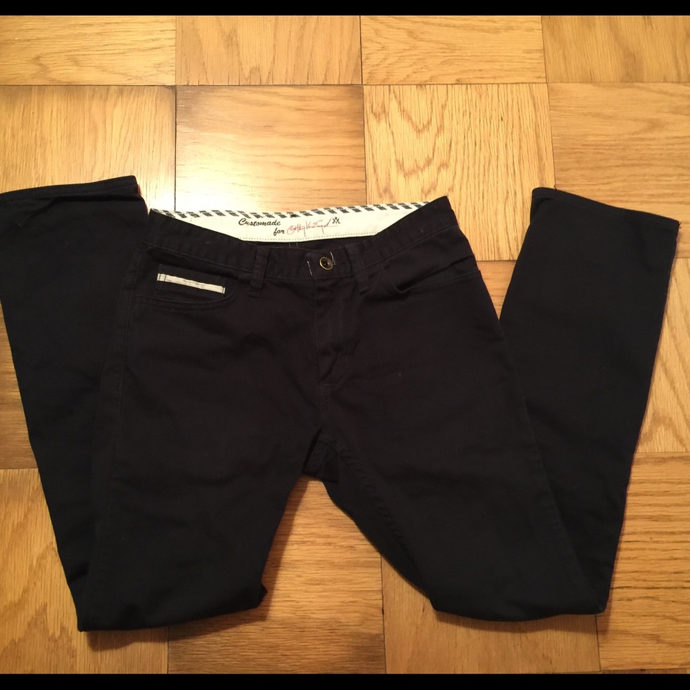 Vans off the wall size 28 khakis