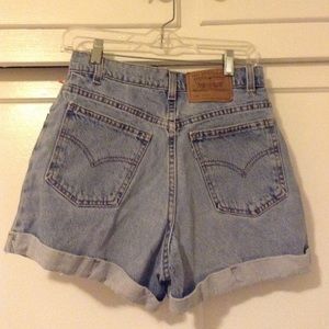 Vintage High-Waisted Levis Jeans 🌹