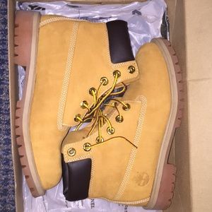 Men's 4.5 Women's 6.5 Timberlands