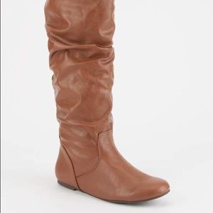 Tilly's Brown Slouch Boots