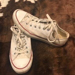 Size 9 low top converse