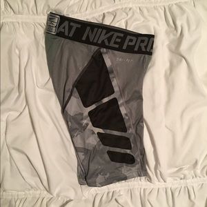Nike Pro Combat camo compression short. Medium.