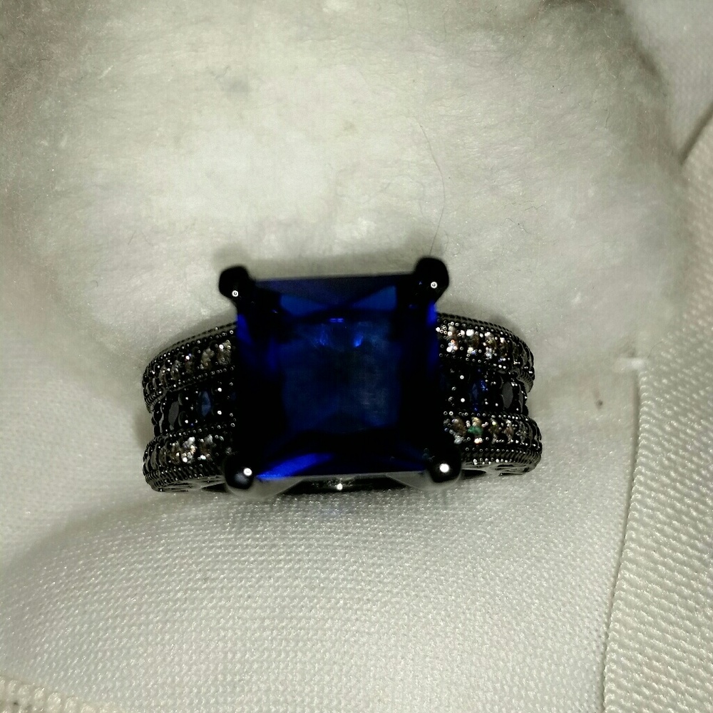 BEAUTIFUL BLUE AAA CZ RING - SIZE 6