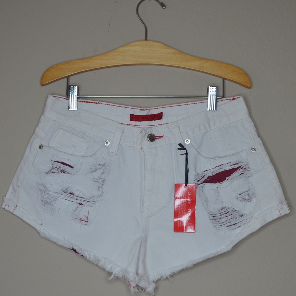 GJG White denim shorts with red banana detail