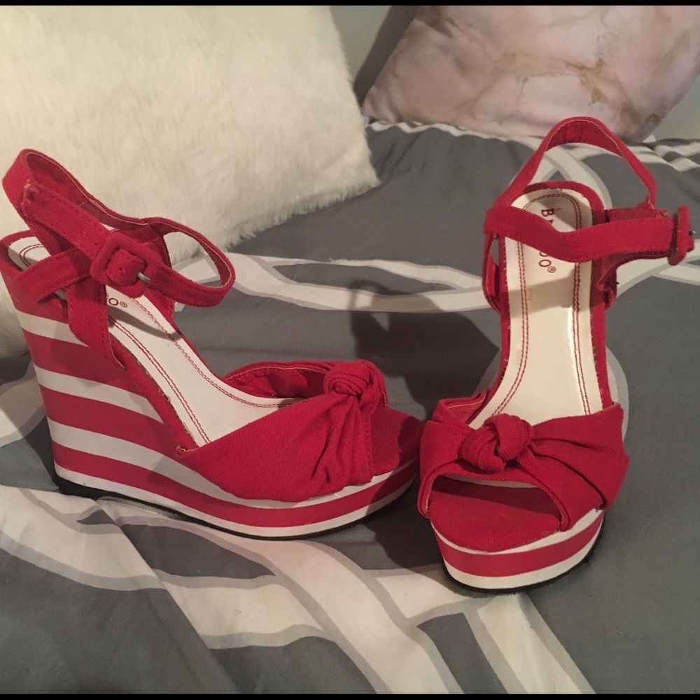 Red and White Striped Knotted Wegdes