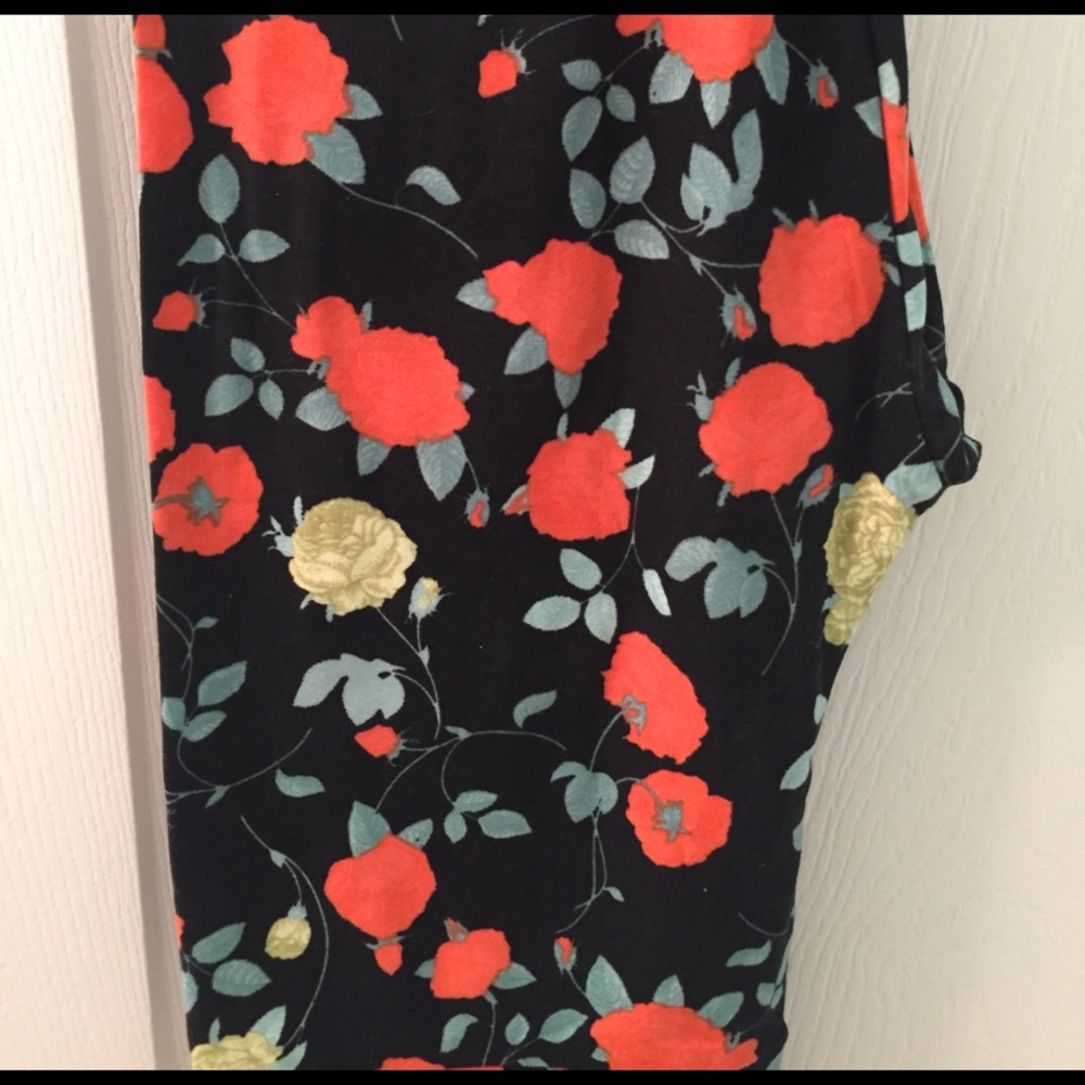 Lularoe rose leggings - OS