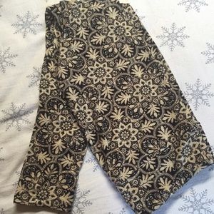 LulaRoe medallion snowflake TC leggings worn once