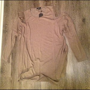 Shoulder cut out shirt