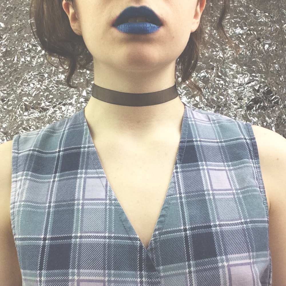 Sheer choker