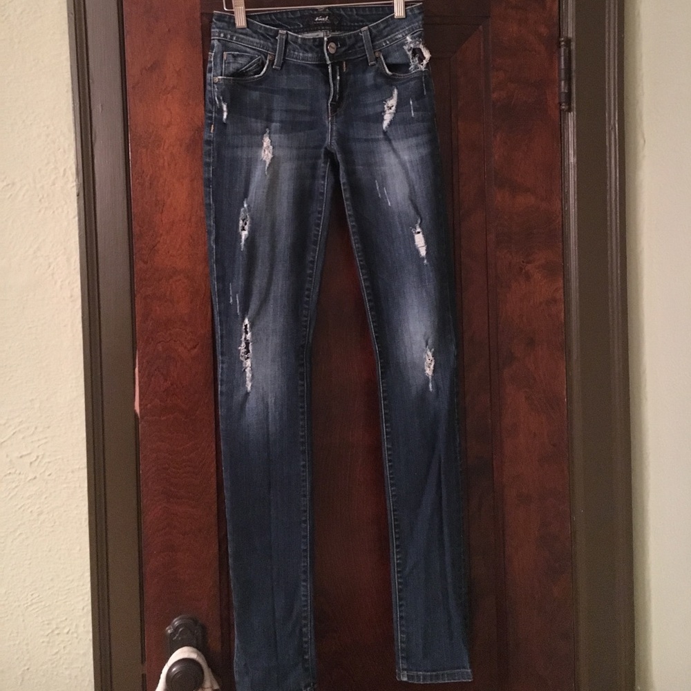 Kasil distressed denim.