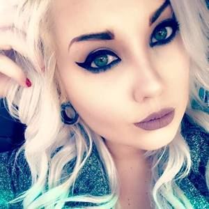 Meet your Posher, Shaynea