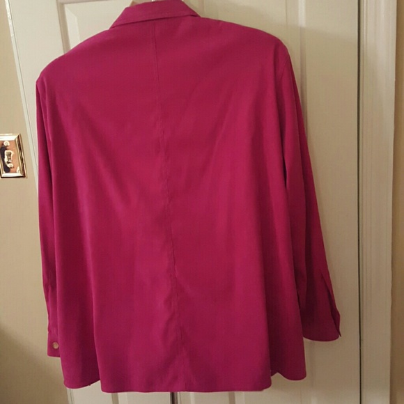 Capistrano Essentials 3x Button Down Top - Picture 4 of 4