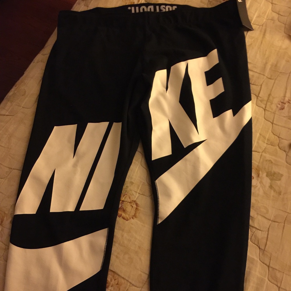 NEW NIKE LEGGINGS FOR SALE !! ❤️
