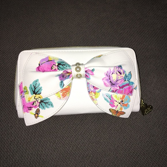 Betsey Johnson Handbags - Betsey Johnson hopeless romantic wallet/purse