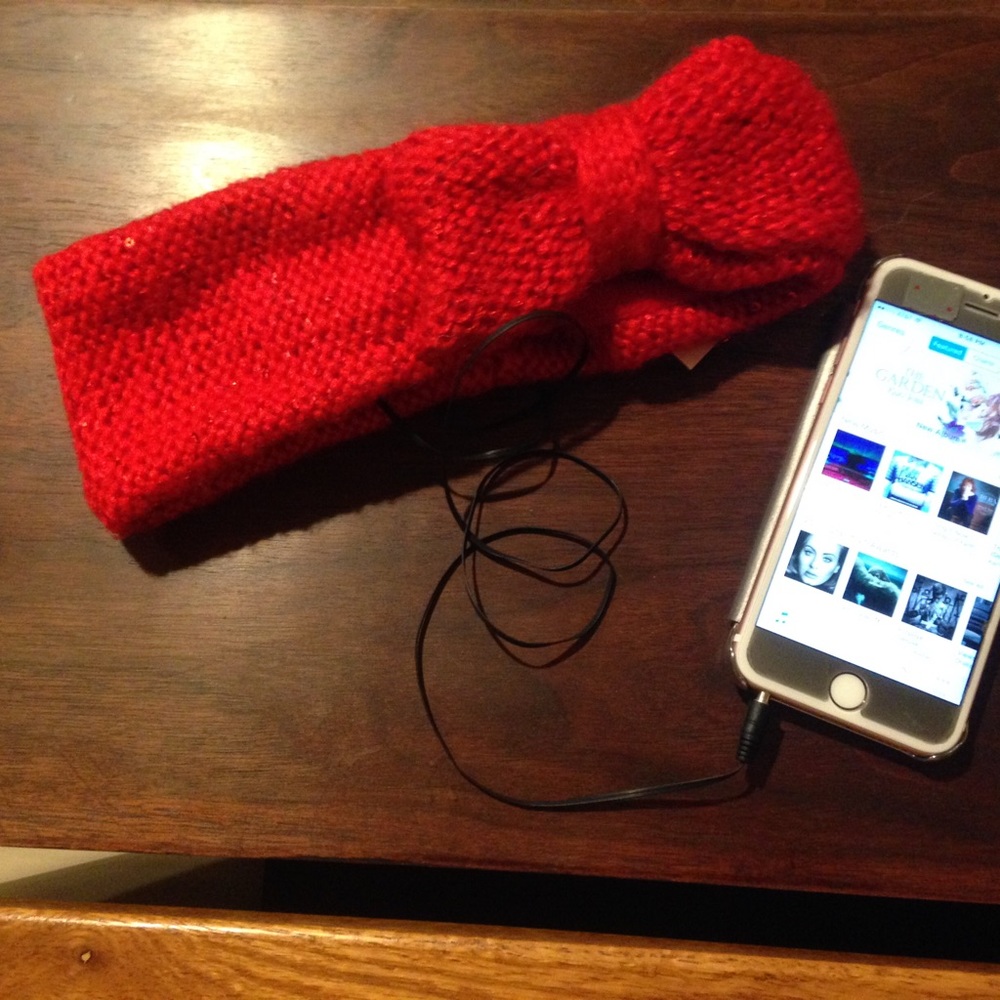 🎉HP!!🎉 Winter headband with earphones