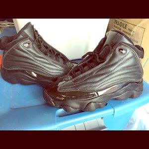 ❌SOLD❌Jordan Pro Strong black patent. Kids 6.5Y