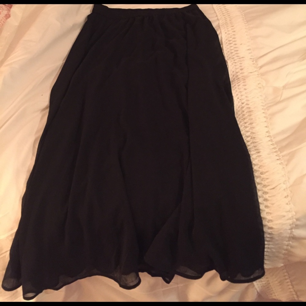 🚨Closing in 24hours🚨 🌟Black maxi skirt NWOT