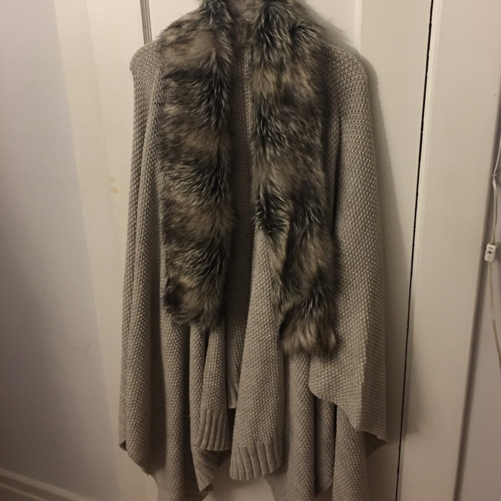 Faux fur collar cape