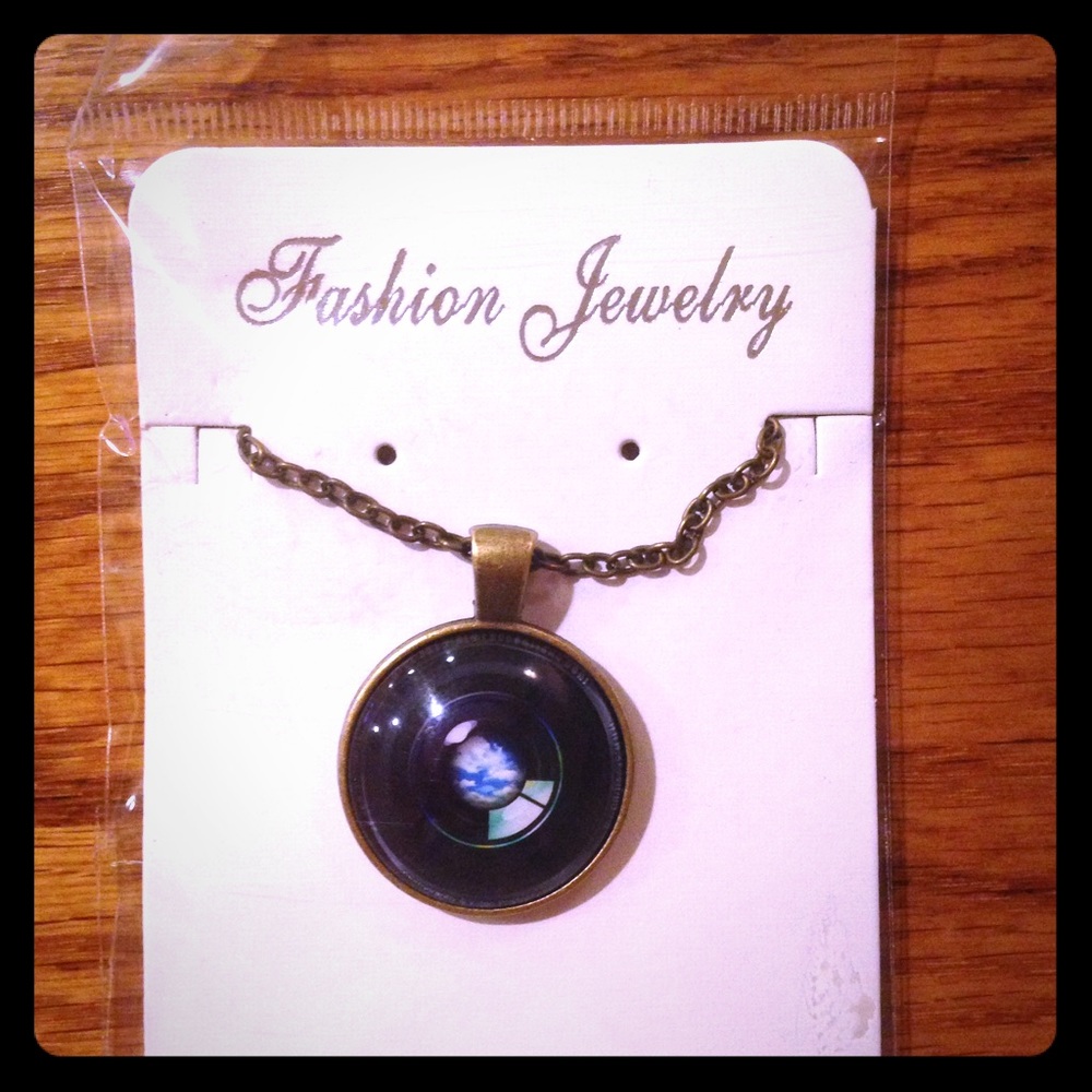 Photographer camera lens pendant necklace