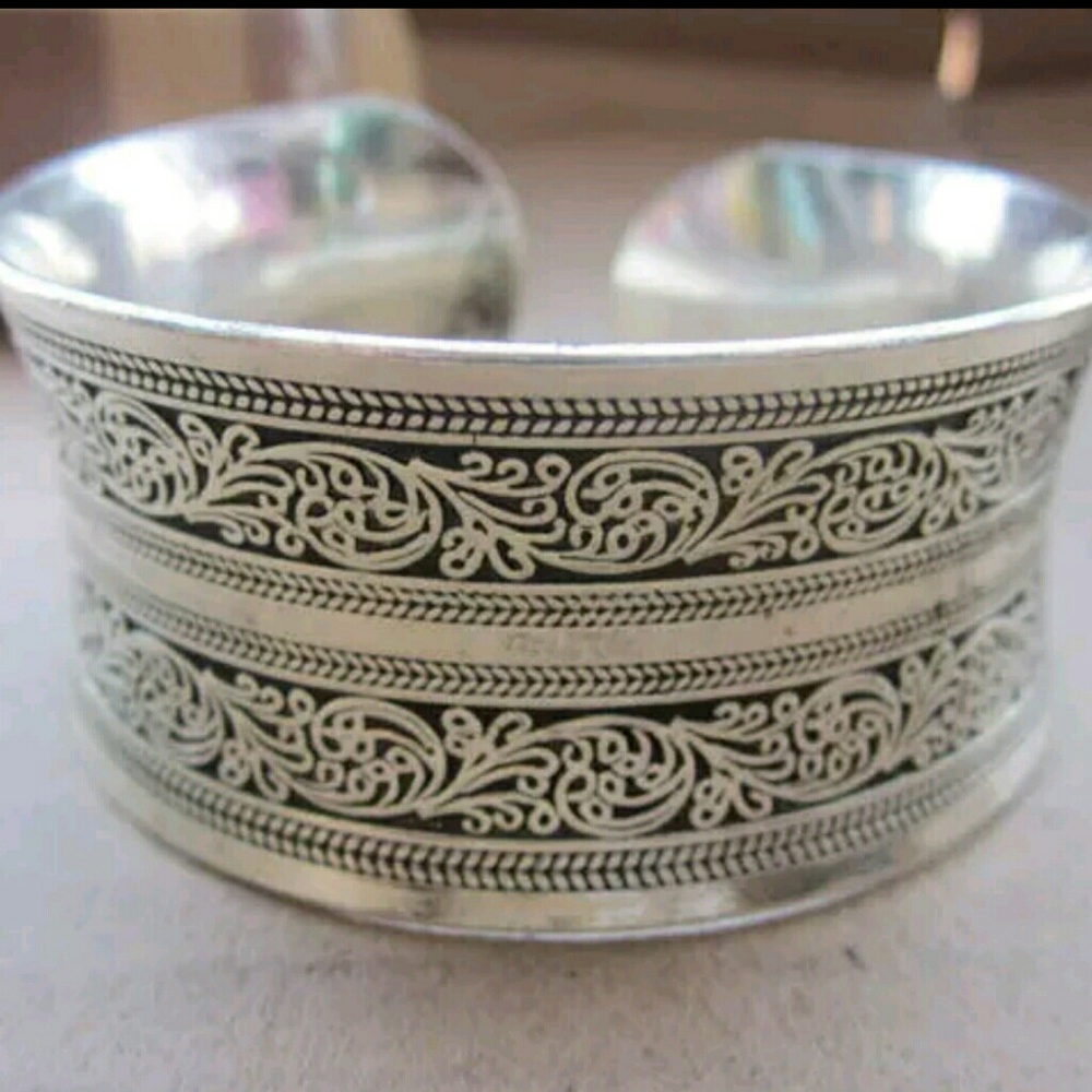 🆕Vintage tribal cuff🆕