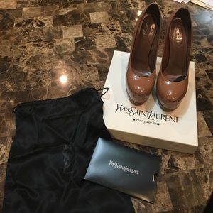 Yves Saint Laurent Tribtoo 105 pump. Nude.