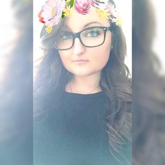 Meet your Posher, Jessica - Picture 2 of 3