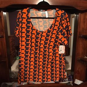 Lularoe Classic Tee EUC