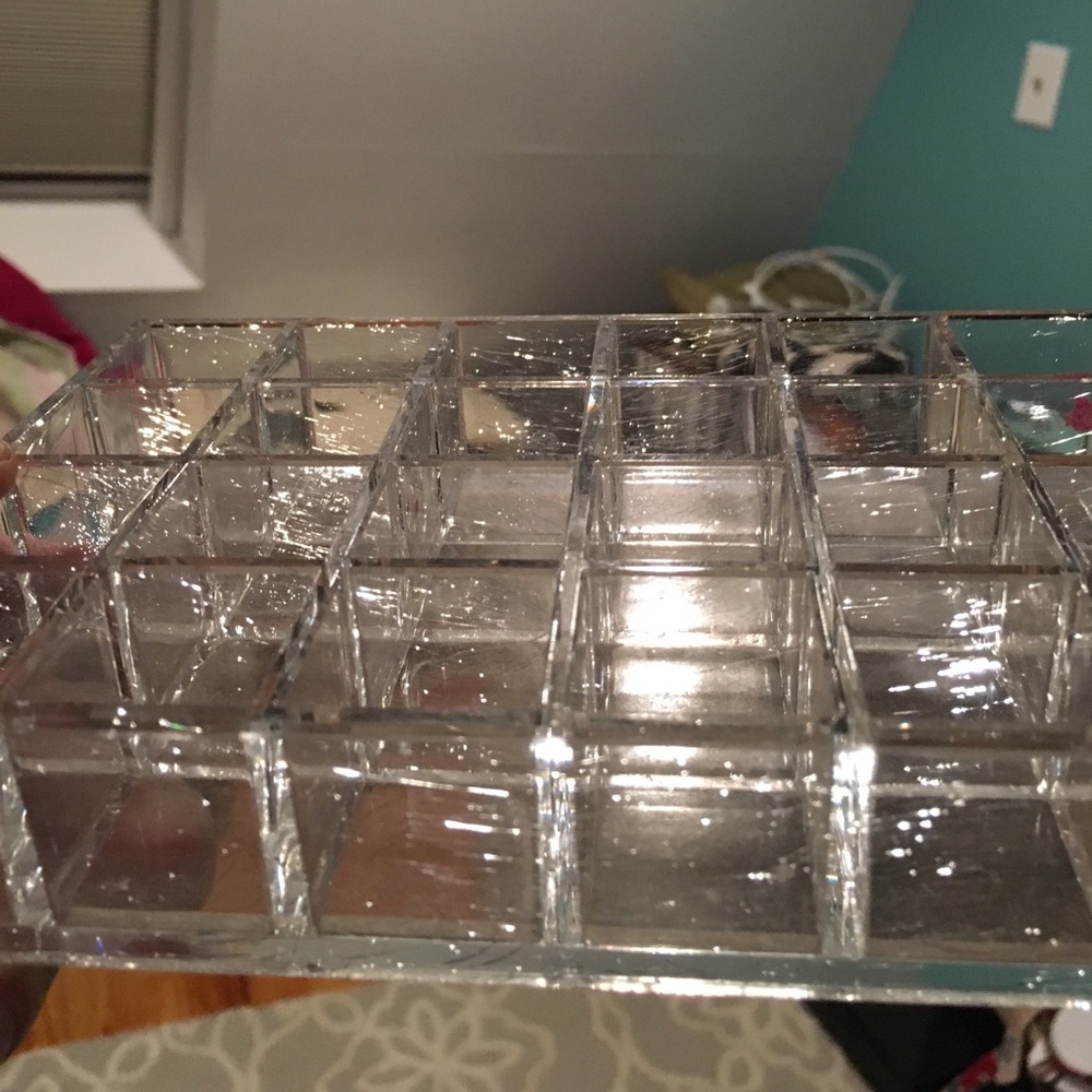Make up organizer