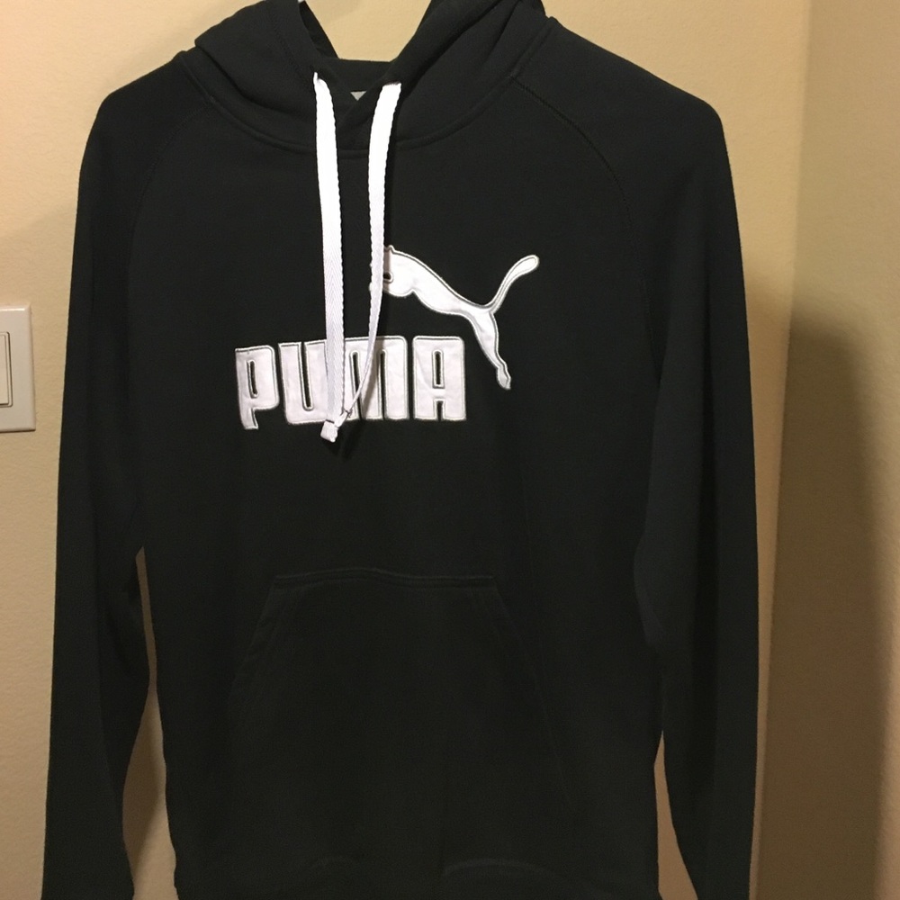 A black women's Puma hoodie