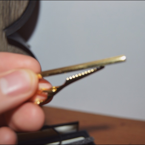 Solid Gold Geoffrey Beene Tie Clip - Picture 2 of 4