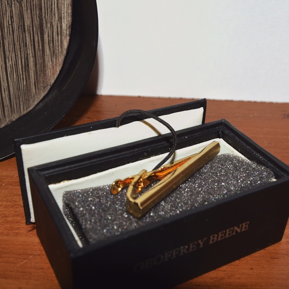Solid Gold Geoffrey Beene Tie Clip - Picture 3 of 4
