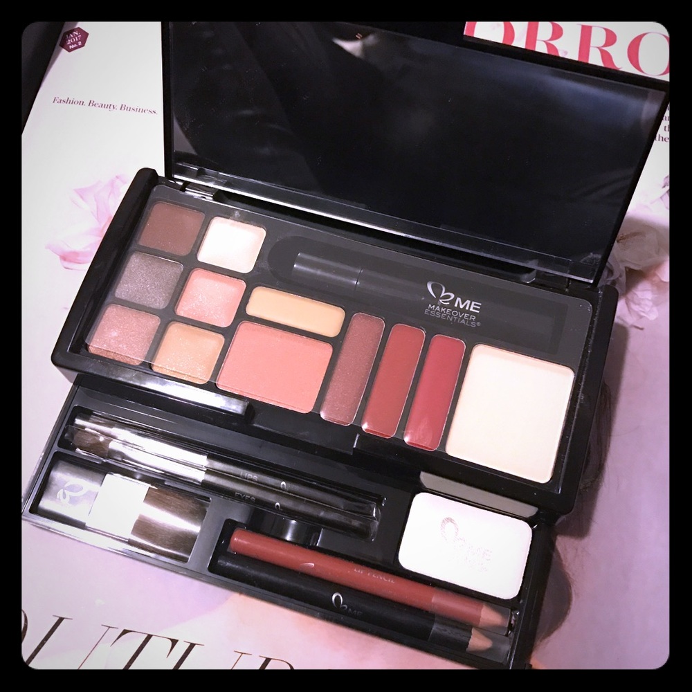 Makeover Essentials Full Face Kit